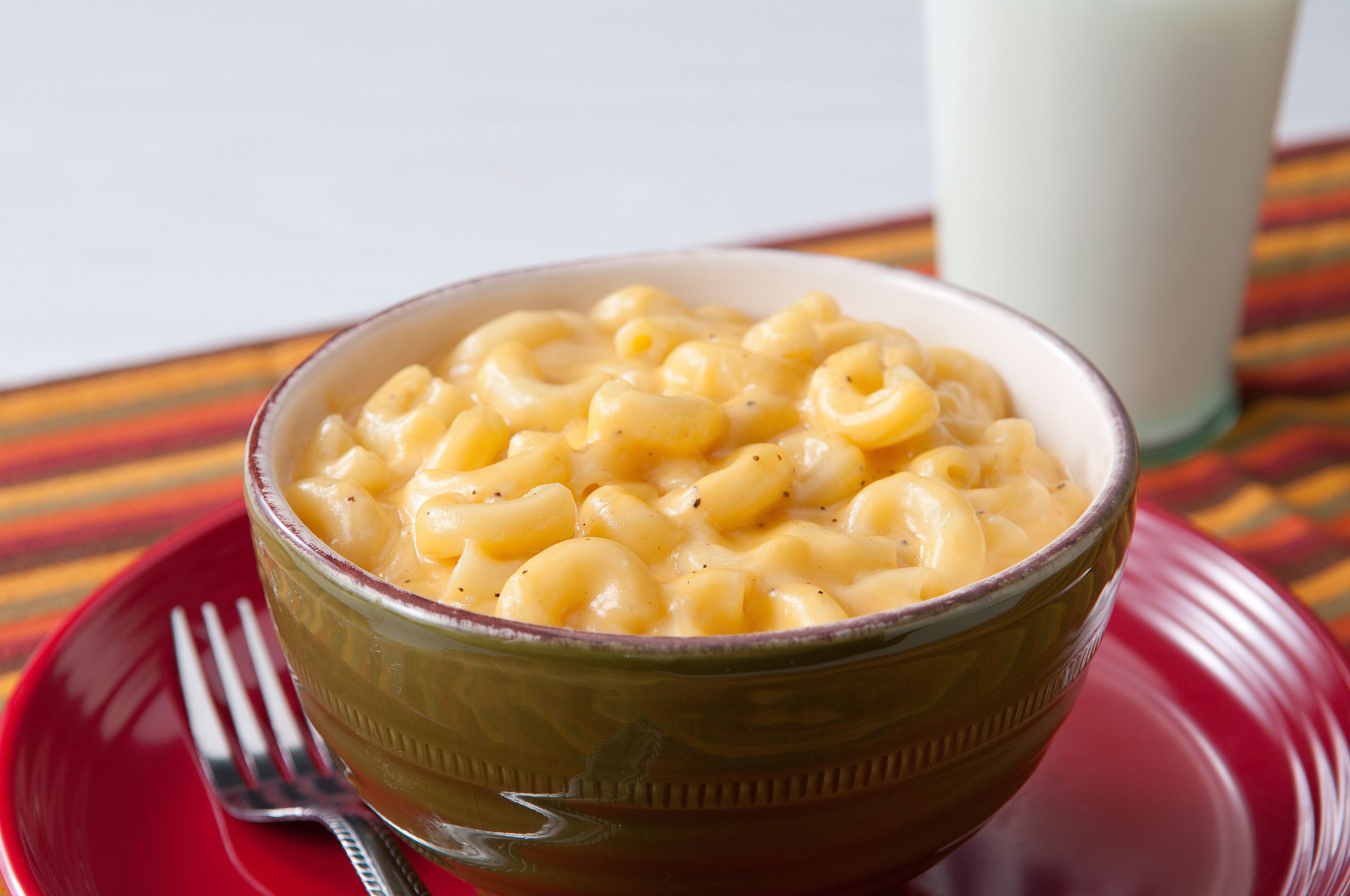 Macaroni noodles in a creamy cheese sauce with a sprinkle of black pepper